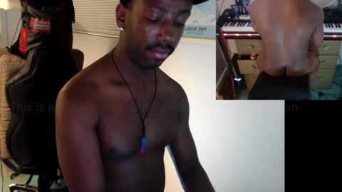 Snapshot of bicepsandfrot chatting on 03.08.25 BicepsandFrot online show from 03.08.25