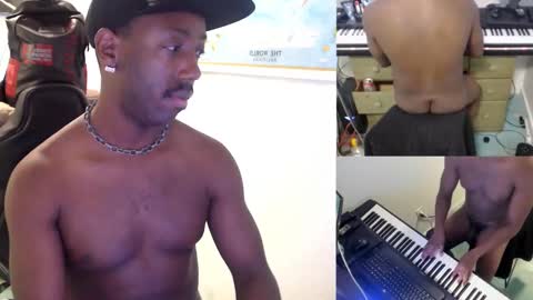 Snapshot of bicepsandfrot chatting on 03.10.25 BicepsandFrot online show from 03.10.25