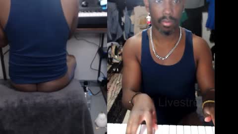 Snapshot of bicepsandfrot chatting on 09.21.25 BicepsandFrot online show from 09.21.25