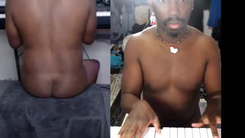 Snapshot of bicepsandfrot chatting on 09.22.25 BicepsandFrot online show from 09.22.25