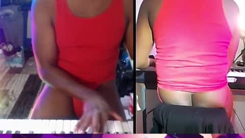 Snapshot of bicepsandfrot chatting on 11.08.25 BicepsandFrot online show from 11.08.25