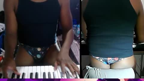 Snapshot of bicepsandfrot chatting on 11.18.25 BicepsandFrot online show from 11.18.25