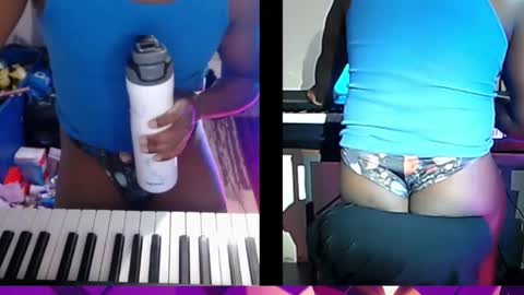 Snapshot of bicepsandfrot chatting on 12.02.25 BicepsandFrot online show from 12.02.25