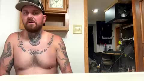 Snapshot of big1one1218 chatting on 10.12.25 big1one1218 online show from 10.12.25