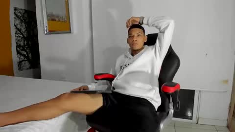 big_jhoonss_ online show from 10.04.25
