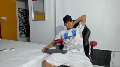big_jhoonss_ online show from 10.09.25