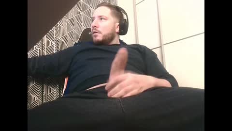 Snapshot of big_sele chatting on 12.23.24 bigbroly88 online show from 12.23.24