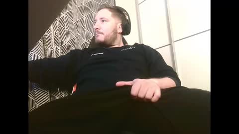 Snapshot of big_sele chatting on 02.15.25 bigbroly88 online show from 02.15.25