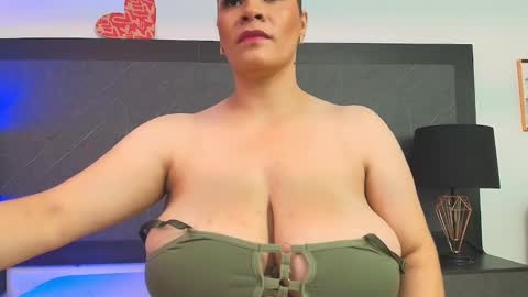 Snapshot of big_tits_in_your_face chatting on 12.27.24 Tell me Sophia  online show from 12.27.24