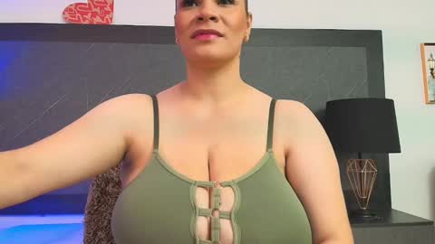 Snapshot of big_tits_in_your_face chatting on 12.28.24 Tell me Sophia  online show from 12.28.24