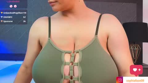 Snapshot of big_tits_in_your_face chatting on 02.26.25 Tell me Sophia  online show from 02.26.25