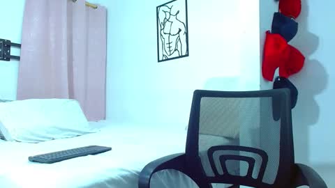 Snapshot of big_valentinhunk chatting on 02.28.25 Big valentinHunk online show from 02.28.25