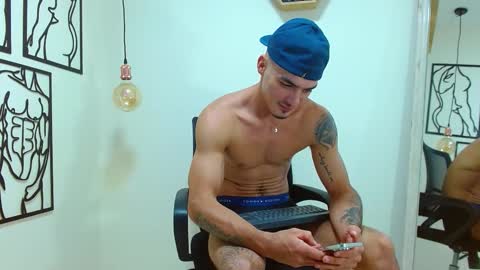 Snapshot of big_valentinhunk chatting on 12.05.25 Big valentinHunk online show from 12.05.25