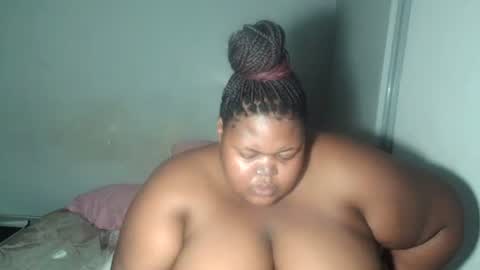 Snapshot of bigblackmamma chatting on 02.26.25 Natasha online show from 02.26.25