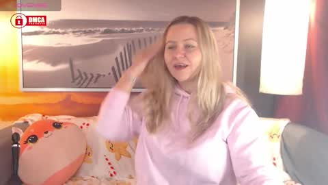 Snapshot of bigboobsarri chatting on 12.17.24 BigBoobsArri online show from 12.17.24