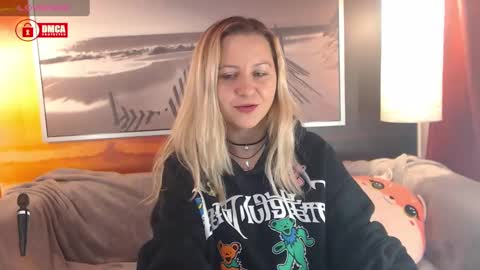 Snapshot of bigboobsarri chatting on 12.19.24 BigBoobsArri online show from 12.19.24