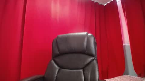 LaraFire online show from 09.22.25