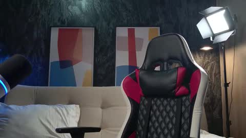 kyra Moor online show from 11.08.25