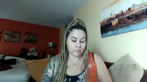 Snapshot of bigbreastsabrina chatting on 12.27.24 BIG BREAST SABRINA online show from 12.27.24