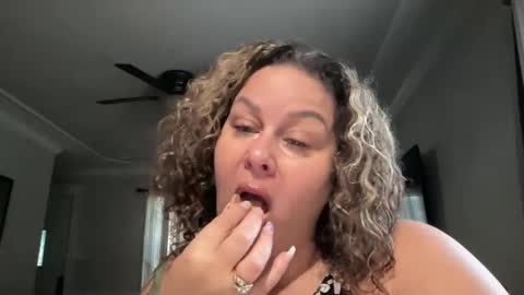 Snapshot of bigbreastsabrina chatting on 10.01.25 BIG BREAST SABRINA online show from 10.01.25