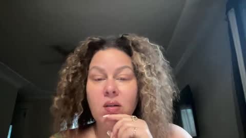Snapshot of bigbreastsabrina chatting on 10.08.25 BIG BREAST SABRINA online show from 10.08.25