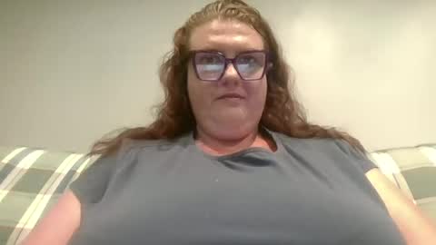 Snapshot of bigbustytittiescouple chatting on 06.17.26 bigbustytittiescouple online show from 06.17.26