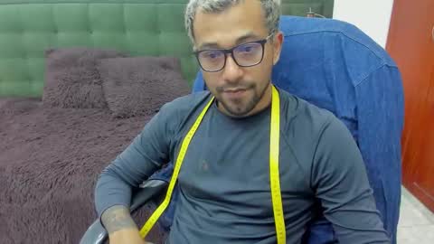 Snapshot of bigcock_hair chatting on 10.16.25 bigcock_hair online show from 10.16.25