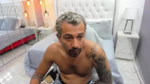 Snapshot of bigcock_hair chatting on 10.25.25 bigcock_hair online show from 10.25.25