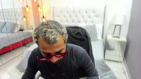 Snapshot of bigcock_hair chatting on 10.26.25 bigcock_hair online show from 10.26.25