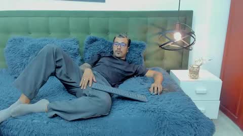 Snapshot of bigcock_hair chatting on 11.25.25 bigcock_hair online show from 11.25.25