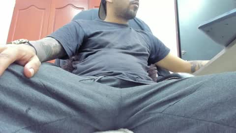 Snapshot of bigcock_hair chatting on 12.18.25 bigcock_hair online show from 12.18.25