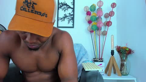 Snapshot of bigcock_latin01 chatting on 01.12.25 sexy muscle online show from 01.12.25