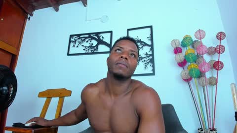 Snapshot of bigcock_latin01 chatting on 01.12.25 sexy muscle online show from 01.12.25