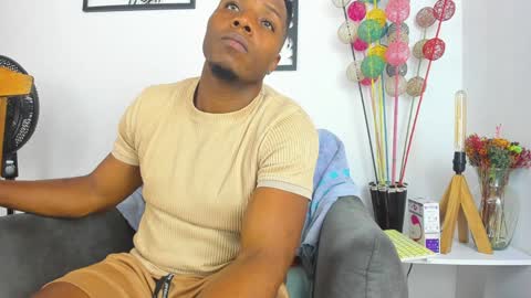 Snapshot of bigcock_latin01 chatting on 01.20.25 sexy muscle online show from 01.20.25