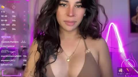 Snapshot of bigcockamanda23 chatting on 10.14.25 queen amanda online show from 10.14.25