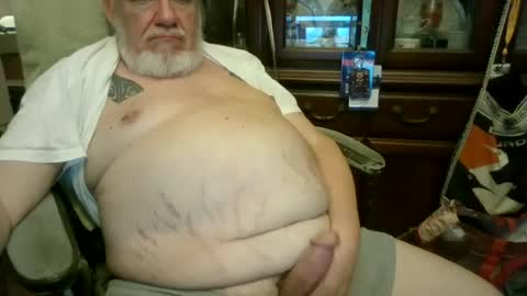 Snapshot of bigdaddybear1244 chatting on 06.19.26 BigDaddyBear online show from 06.19.26