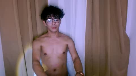 Snapshot of bigdickasian_gay chatting on 10.13.25 bigdickasian_gay online show from 10.13.25