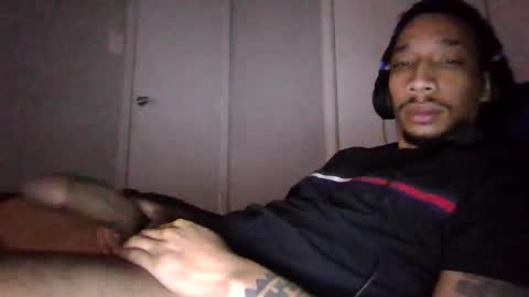 Snapshot of bigdickmarixxx chatting on 12.17.25 bigdickmarixxx online show from 12.17.25