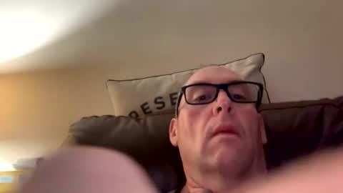 Snapshot of biggloves4bighands chatting on 10.28.25 biggloves4bighands online show from 10.28.25