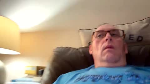 Snapshot of biggloves4bighands chatting on 11.17.25 biggloves4bighands online show from 11.17.25