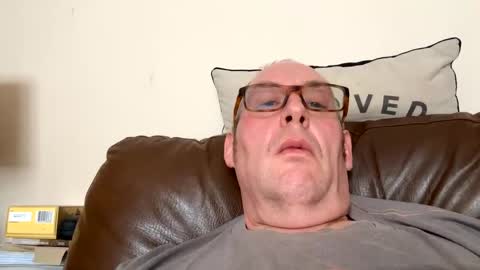 Snapshot of biggloves4bighands chatting on 11.18.25 biggloves4bighands online show from 11.18.25