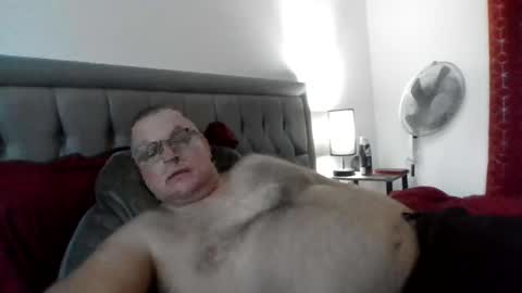 Snapshot of bigguy2014 chatting on 11.18.25 bigguy2014 online show from 11.18.25