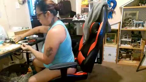 the Mini mami online show from 12.04.25