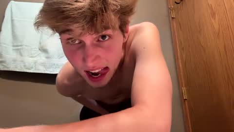 Snapshot of bigskinnyboyshh chatting on 12.20.24 bigskinnyboyshh online show from 12.20.24