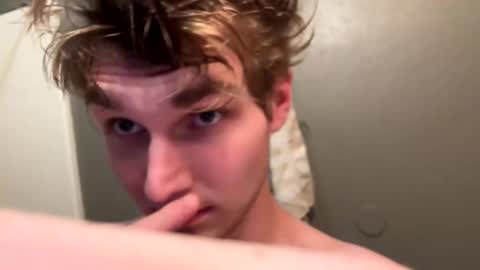 Snapshot of bigskinnyboyshh chatting on 12.27.24 bigskinnyboyshh online show from 12.27.24