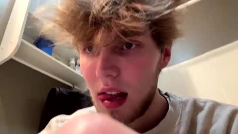 Snapshot of bigskinnyboyshh chatting on 02.14.25 bigskinnyboyshh online show from 02.14.25