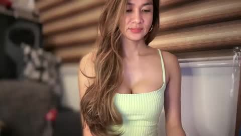 Yna     online show from 01.05.25