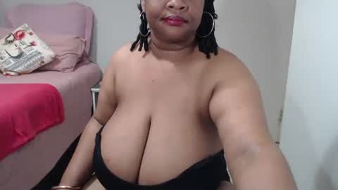 Snapshot of bigtitshornygirlxxx chatting on 09.21.25 Lona online show from 09.21.25