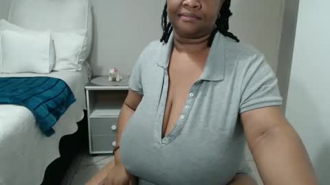 Snapshot of bigtitshornygirlxxx chatting on 12.03.25 Lona online show from 12.03.25