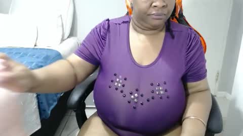 Snapshot of bigtitshornygirlxxx chatting on 12.14.25 Lona online show from 12.14.25